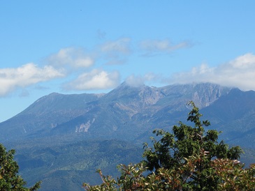 登山道の草刈りをしました