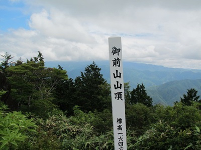 登山道の笹刈り