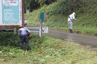 秋の水洞平駐車場草刈り