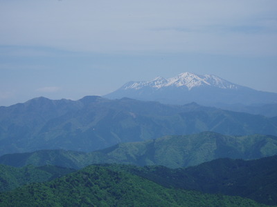 簗谷山から御前山を