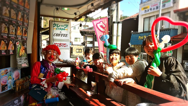 クレープご注文でガンちゃんが風船プレゼント！