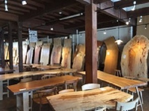 松葉屋家具店　「一枚板テーブル展」