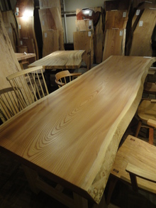 松葉屋家具店　『一枚板テーブル展』開催中