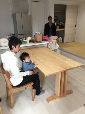 飛騨の木のテーブル　トチ！！