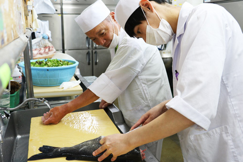 若手イケメン料理人。只今修行中です。
