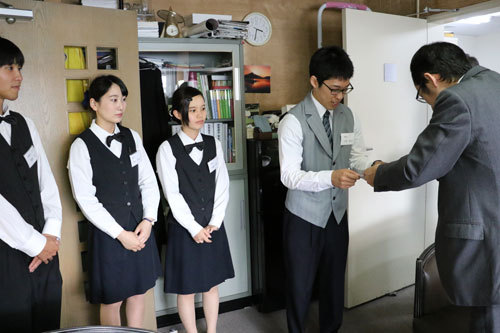 スタッフ紹介 料飲部仲居 池田美咲
