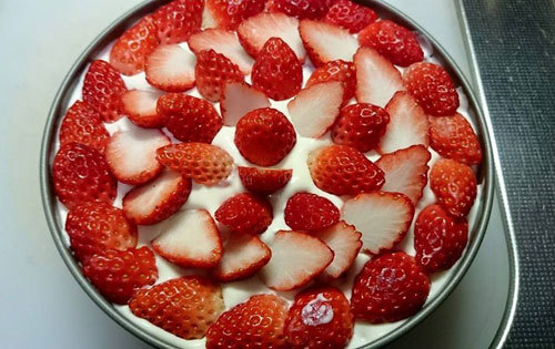 フレジェ風ﾚｱﾁｰｽﾞｹｰｷ　パティシエ日記