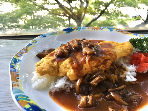 飛騨牛入りハヤシライス　オムレツ添え