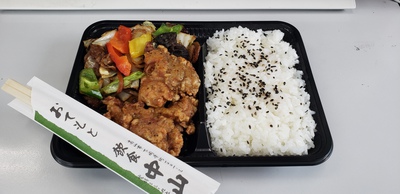 今日も「中山中華さんの弁当」　～テラス屋根で快適～