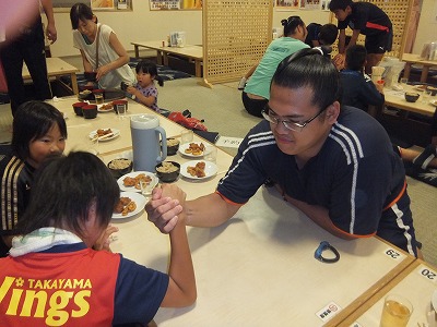 サッカー大会終了、腕相撲大会終了