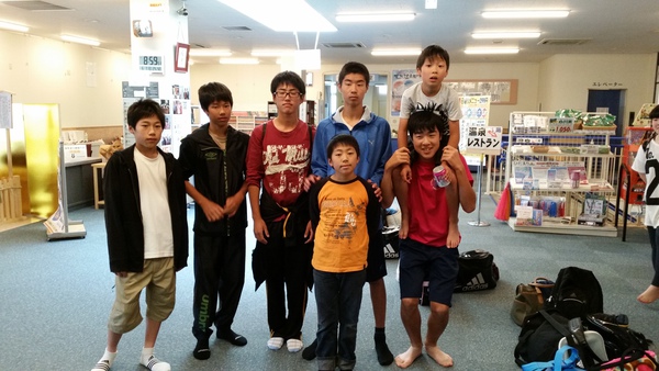 恵那○○中学校バレーボール部の皆さんです。