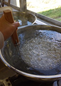 繭より糸をいただく
