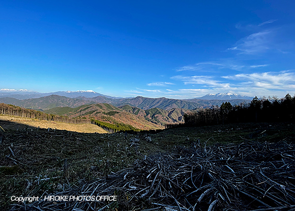 左：乗鞍岳　右：御嶽山