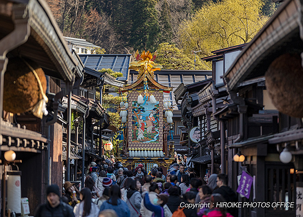 春の高山祭