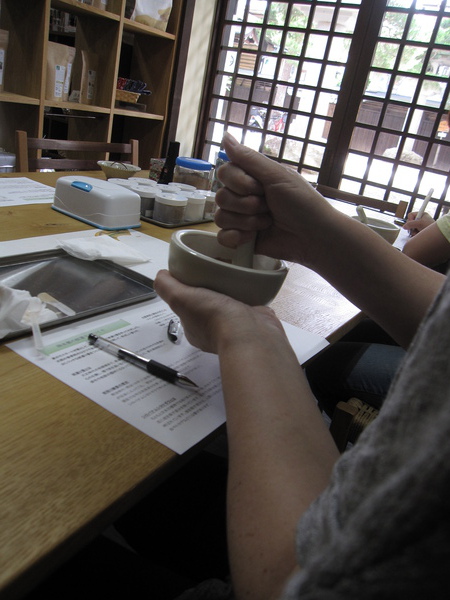 除虫菊の蚊遣り香つくり