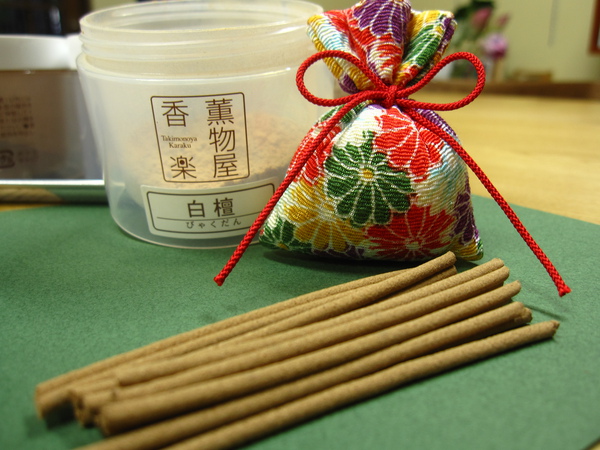 リッチな白檀線香作り