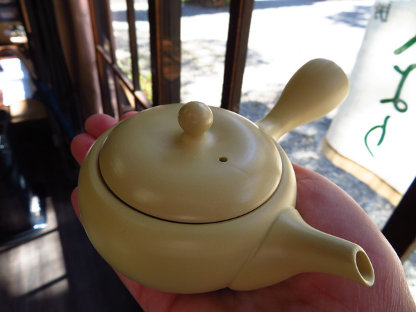 これ、何だ？　急須です。