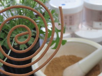 除虫菊と白檀で作る、贅沢な蚊遣香作り。 2022/06/19 17:59:45