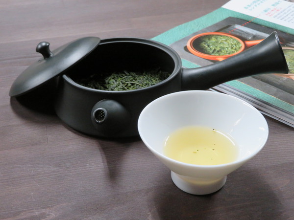 家庭画報9月号は「シングルオリジン」の日本茶の愉しみ方紹介しています。