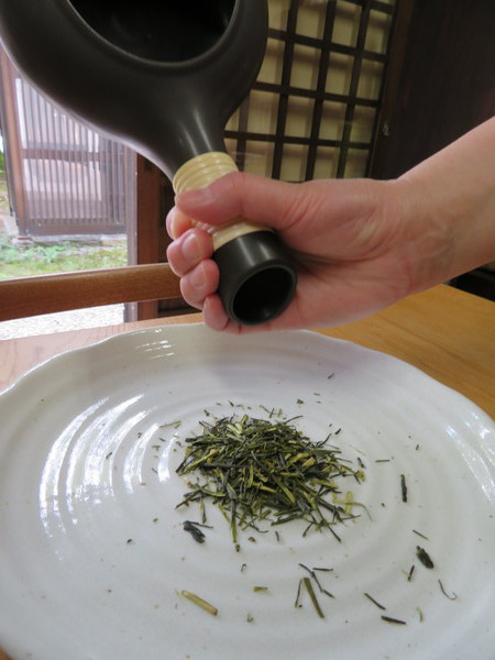 焙烙使って、とても贅沢な「ほうじ茶つくり」