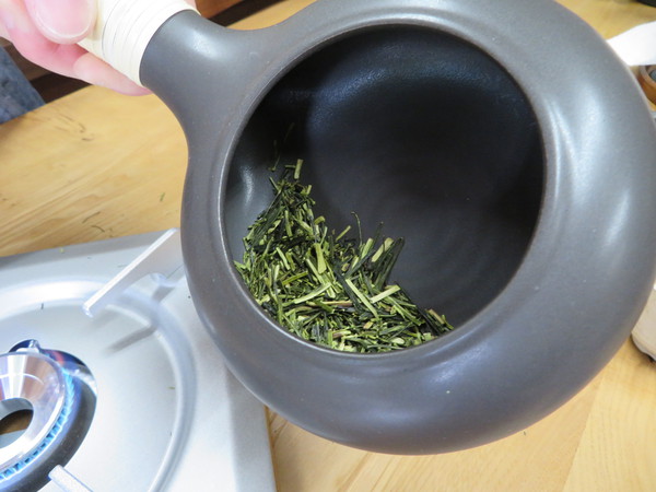 焙烙使って、とても贅沢な「ほうじ茶つくり」