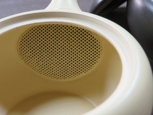 「急須」もいろいろあるわけで…素材で香味も変わるのです。