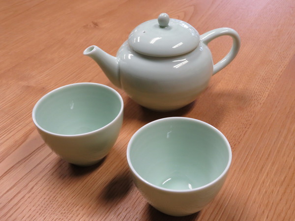 「急須」もいろいろあるわけで…素材で香味も変わるのです。