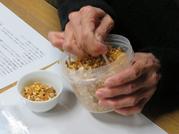 「お屠蘇」とお神酒は別物！日本の伝統的お正月を学ぶ「屠蘇延命散」作り講座。