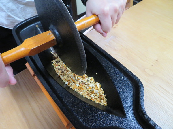 「お屠蘇」とお神酒は別物！日本の伝統的お正月を学ぶ「屠蘇延命散」作り講座。