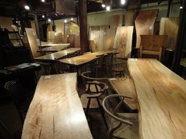 松葉屋家具店　一枚板テーブル展