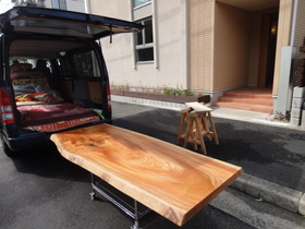 ケヤキ一枚板テーブルのお届け