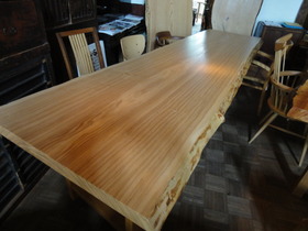 松葉屋家具店　「一枚板展」