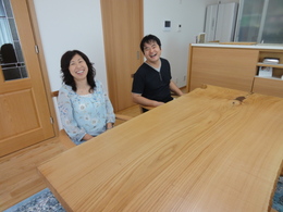 大きな栗の一枚板。