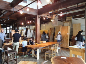 松葉屋家具店　「一枚板テーブル展」