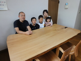 大きな栗の一枚板