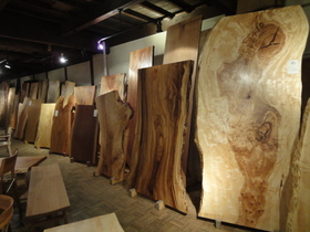 松葉屋家具店『一枚板テーブル展』