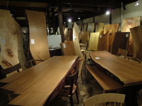 松葉屋家具店『一枚板テーブル展』