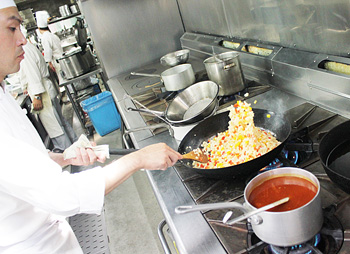 ナシゴレン ハンバーグを添えて、、今日のﾗﾝﾁ 9月7日