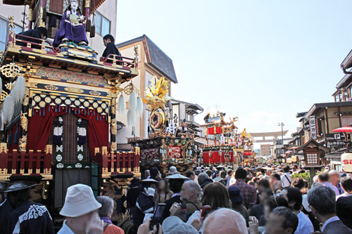 屋台曳き揃え　～秋の高山祭～