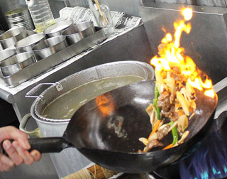 牛肉のﾋﾟﾘ辛炒め 今日のﾗﾝﾁ 11月6日