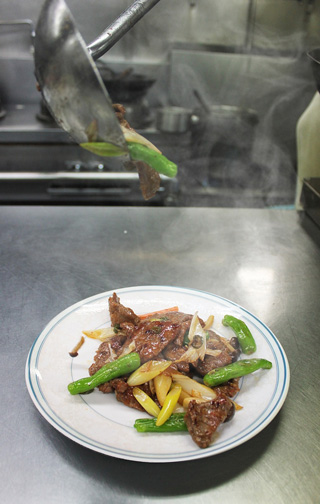 牛肉のﾋﾟﾘ辛炒め 今日のﾗﾝﾁ 11月6日