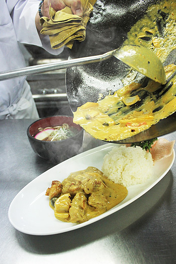 若鶏のココナッツカレー　
