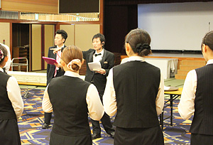 まもなく開演　サーカスクリスマスディナーショー