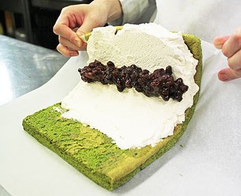 抹茶のﾛｰﾙｹｰｷ!!　　カフェフェア5・6月