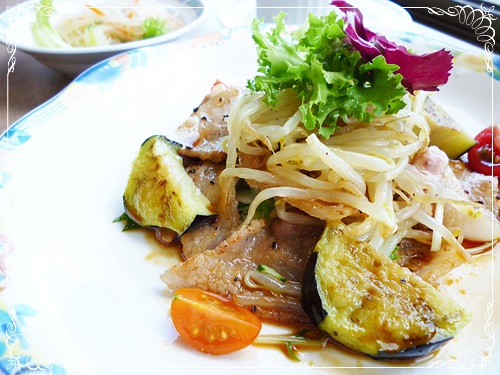 鶏肉のピリ辛い炒め 今日のﾗﾝﾁ 8月23日