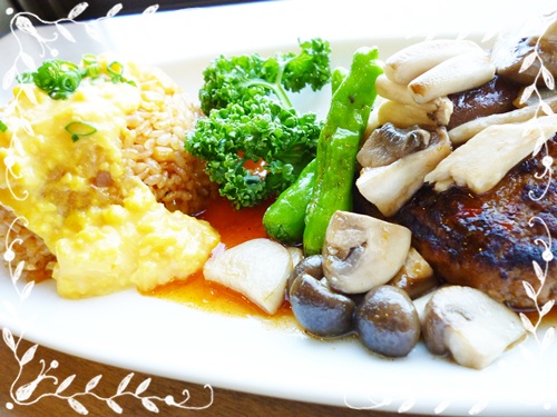 ナシゴレン ハンバーグを添えて、、今日のﾗﾝﾁ 9月7日