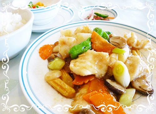白身魚と紋甲ｲｶ炒め 今日のﾗﾝﾁ 12月17日