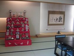 大広間におひな様♪