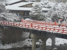 あ～高山は～♪今日も雪なのよ～♪
