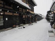 あ～高山は～♪今日も雪なのよ～♪